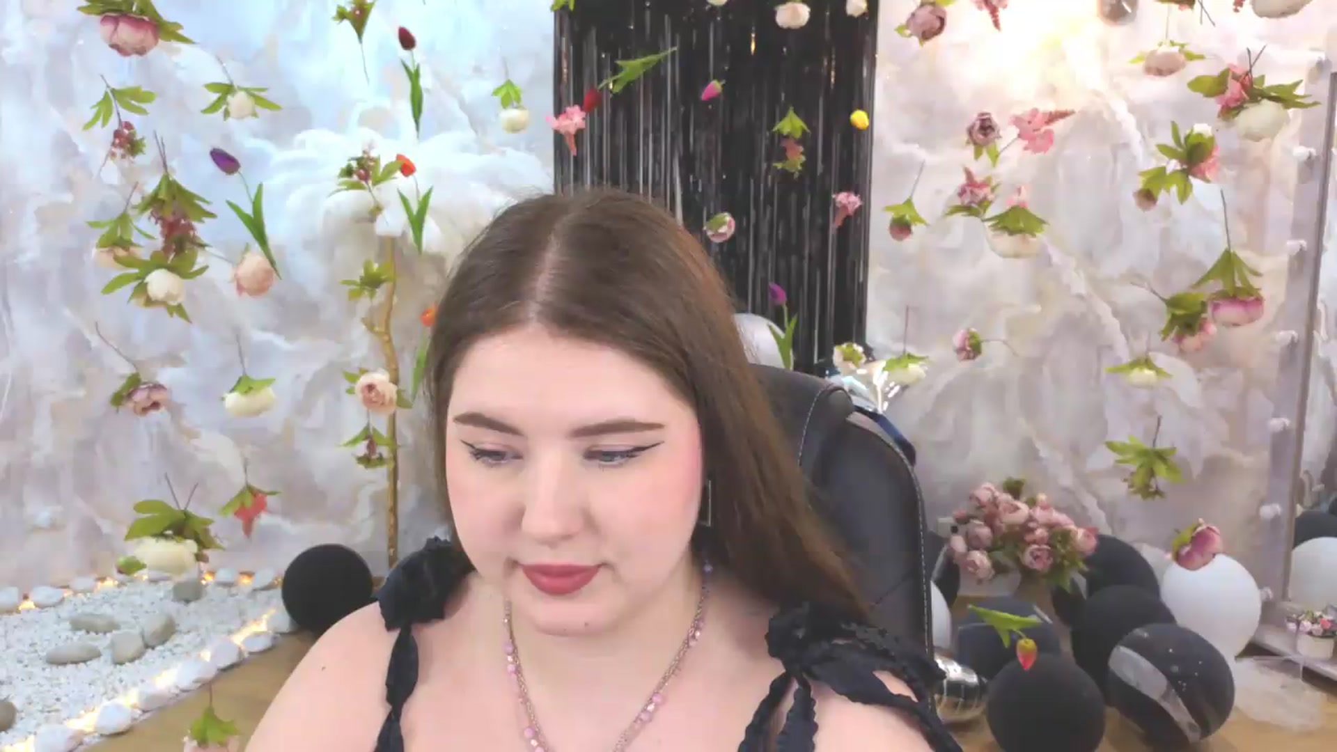 Gallery image thumbnail from EnigmaVeil's myfreecams stream on, 07/16/2026, 23:04 image 12 of 20
