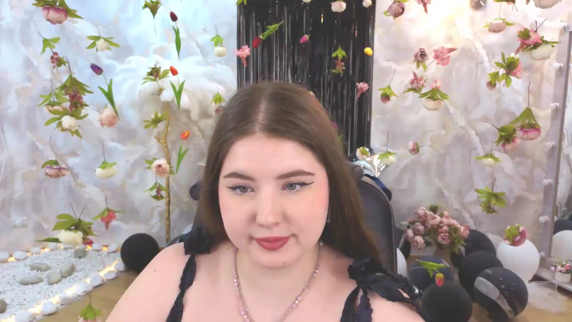 Gallery image thumbnail from EnigmaVeil's myfreecams stream on, 07/16/2026, 23:04 image 16 of 20