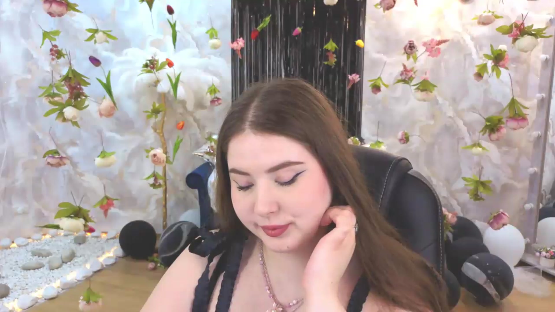 Gallery image thumbnail from EnigmaVeil's myfreecams stream on, 07/16/2026, 23:38 image 20 of 20
