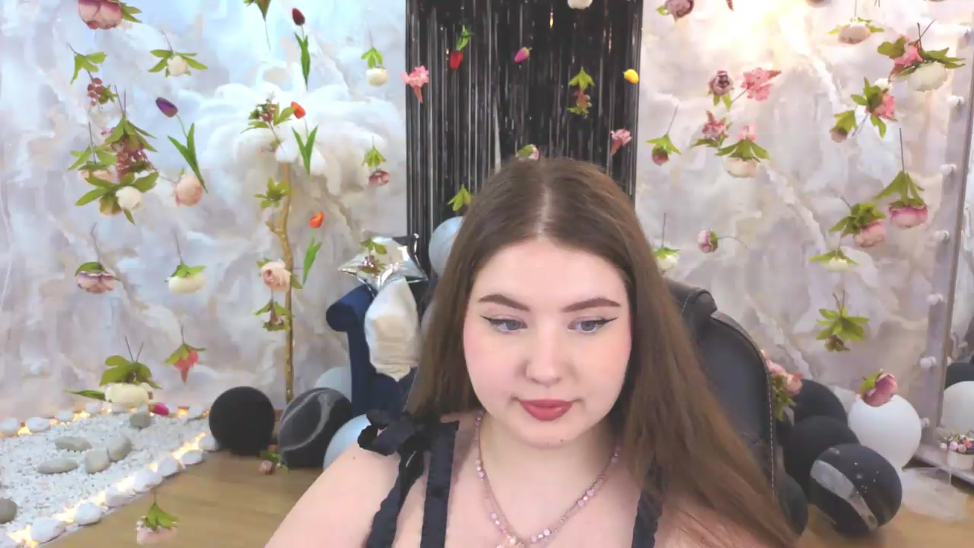 Gallery image thumbnail from EnigmaVeil's myfreecams stream on, 07/16/2026, 23:38 image 17 of 20