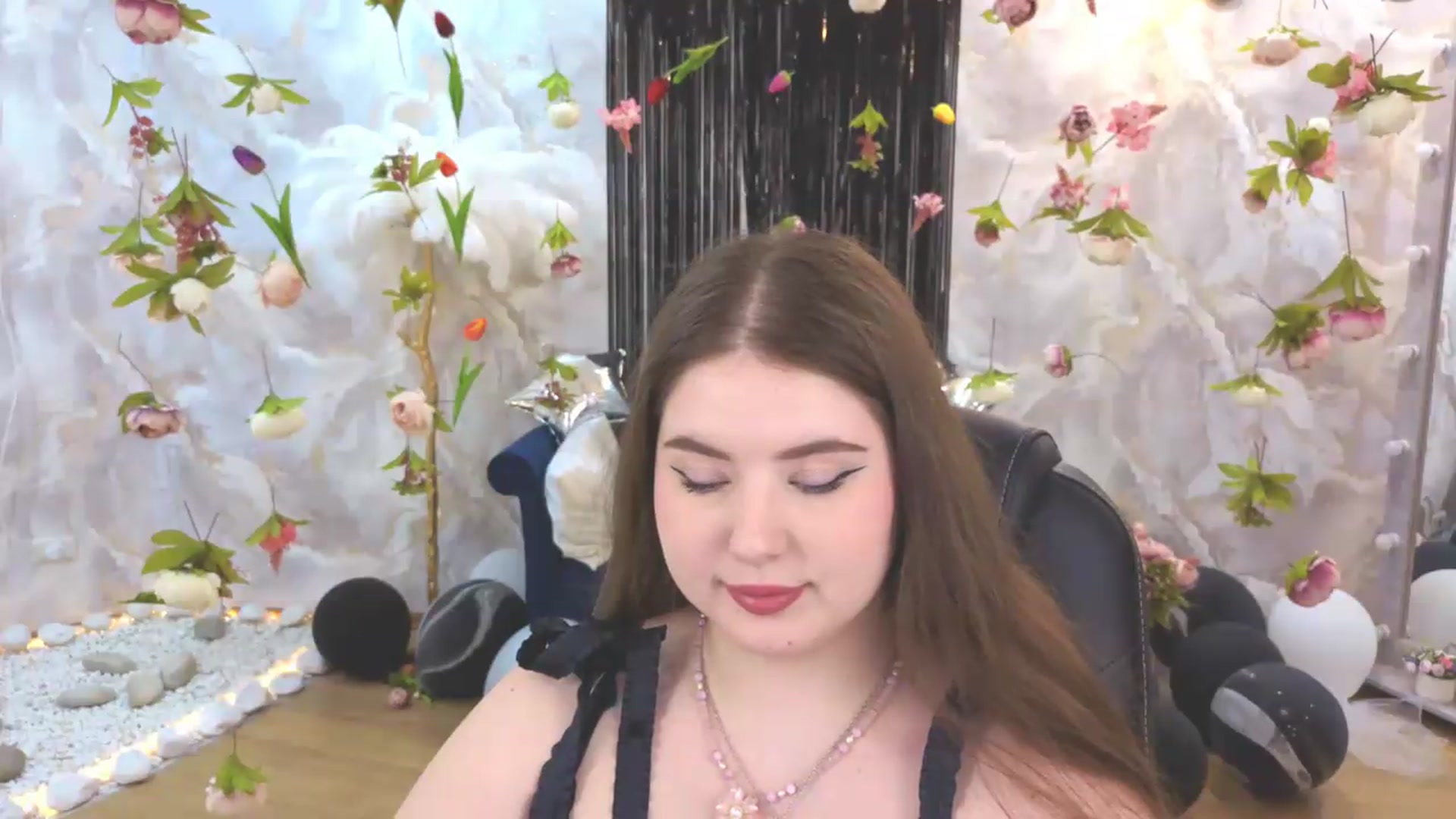 Gallery image thumbnail from EnigmaVeil's myfreecams stream on, 07/16/2026, 23:38 image 15 of 20