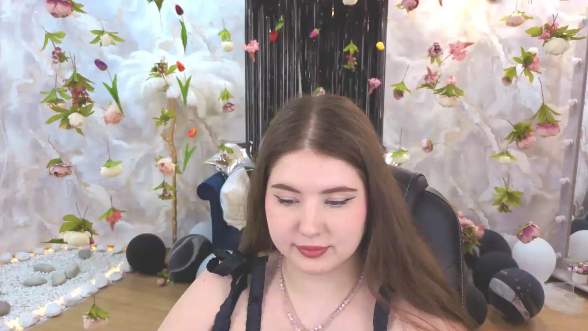 Gallery image thumbnail from EnigmaVeil's myfreecams stream on, 07/16/2026, 23:38 image 16 of 20