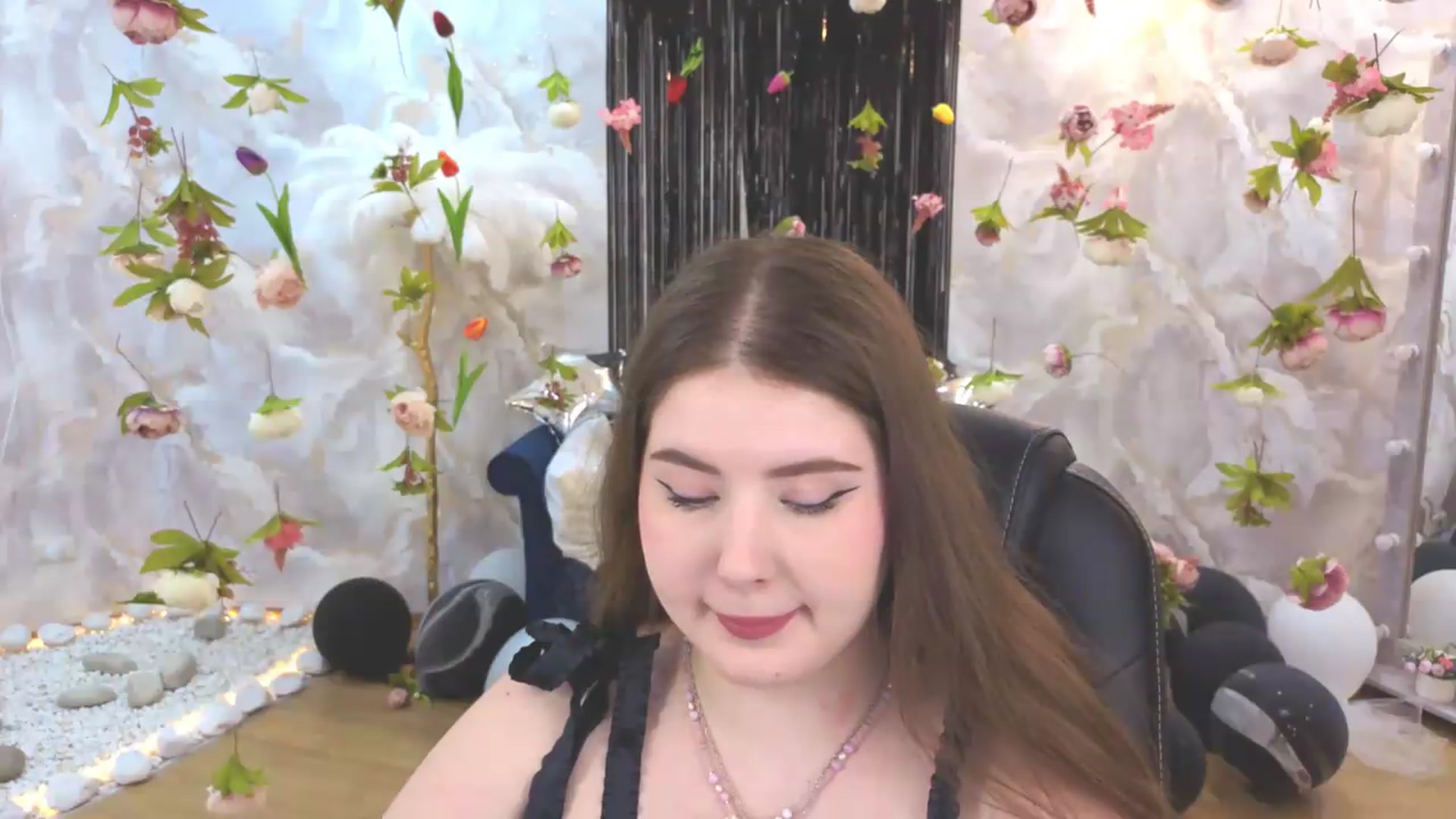 Gallery image thumbnail from EnigmaVeil's myfreecams stream on, 07/16/2026, 23:38 image 18 of 20