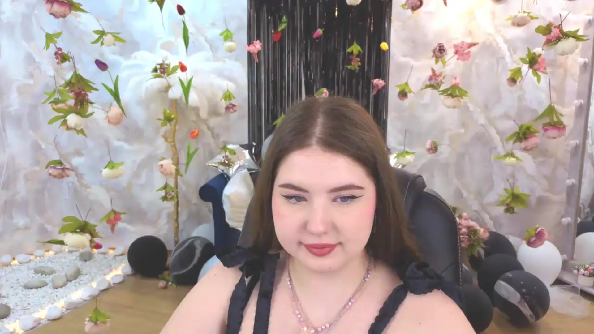 Gallery image thumbnail from EnigmaVeil's myfreecams stream on, 07/16/2026, 23:38 image 3 of 20