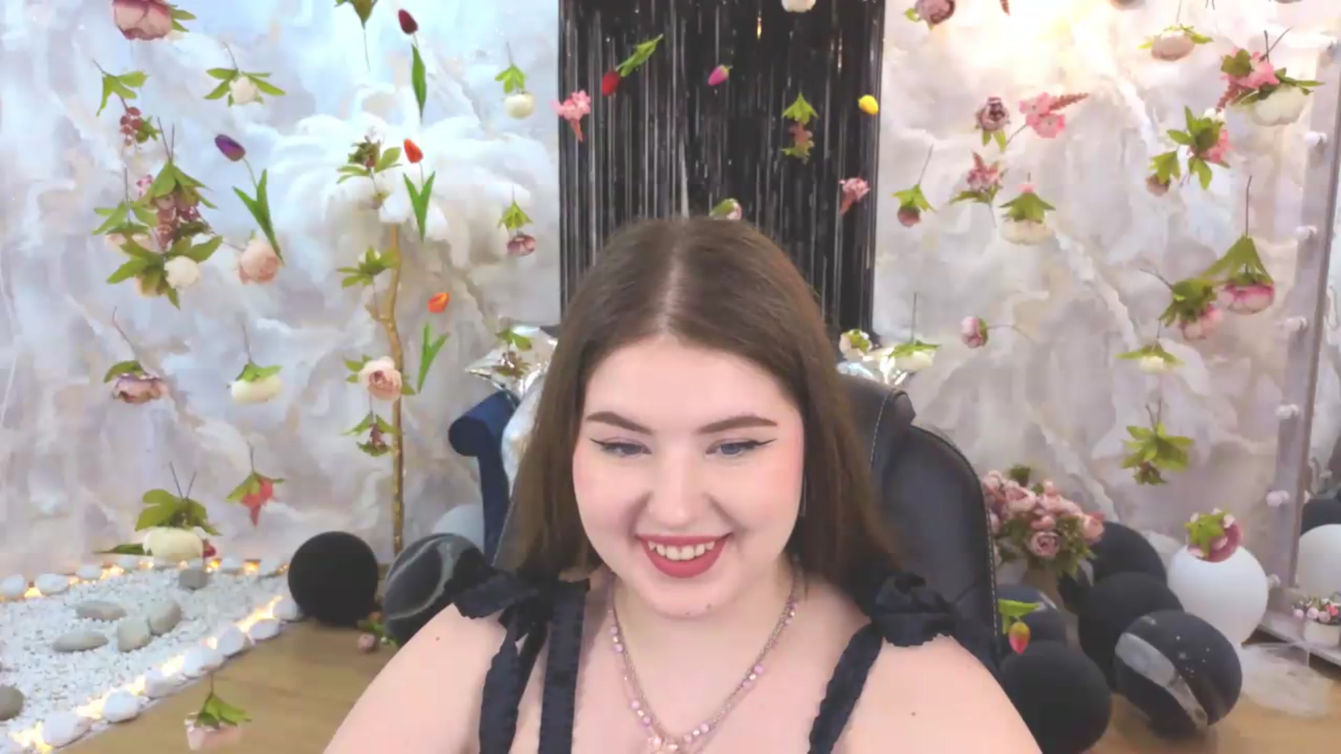 Gallery image thumbnail from EnigmaVeil's myfreecams stream on, 07/16/2026, 23:38 image 2 of 20