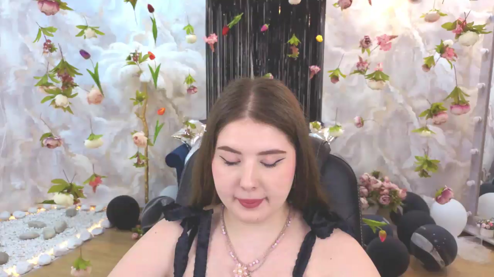 Gallery image thumbnail from EnigmaVeil's myfreecams stream on, 07/16/2026, 23:38 image 1 of 20