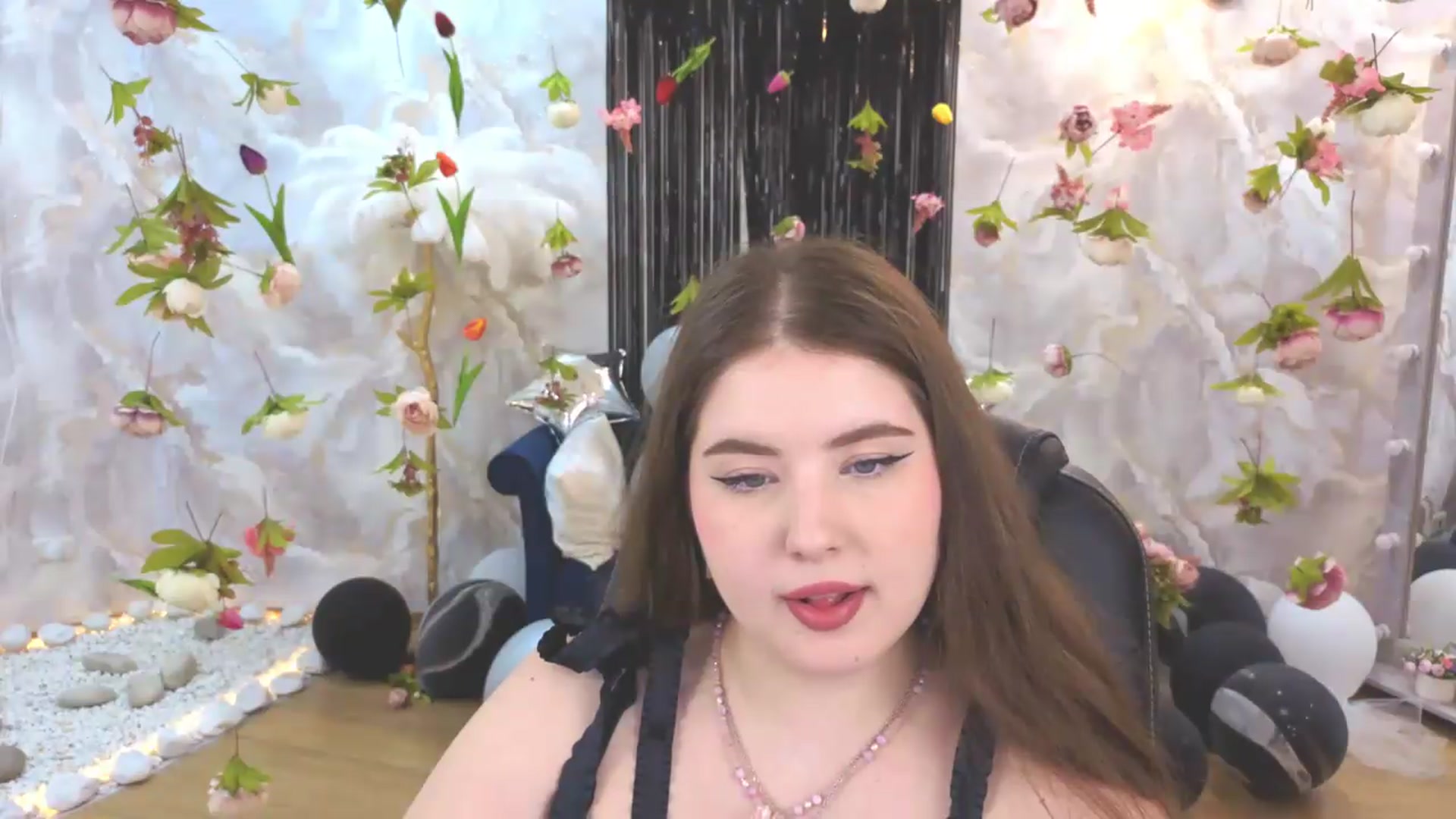 Gallery image thumbnail from EnigmaVeil's myfreecams stream on, 07/16/2026, 23:38 image 14 of 20