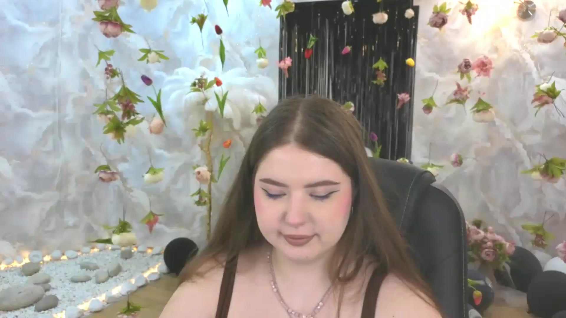 Gallery image thumbnail from EnigmaVeil's myfreecams stream on, 07/18/2026, 23:46 image 19 of 20