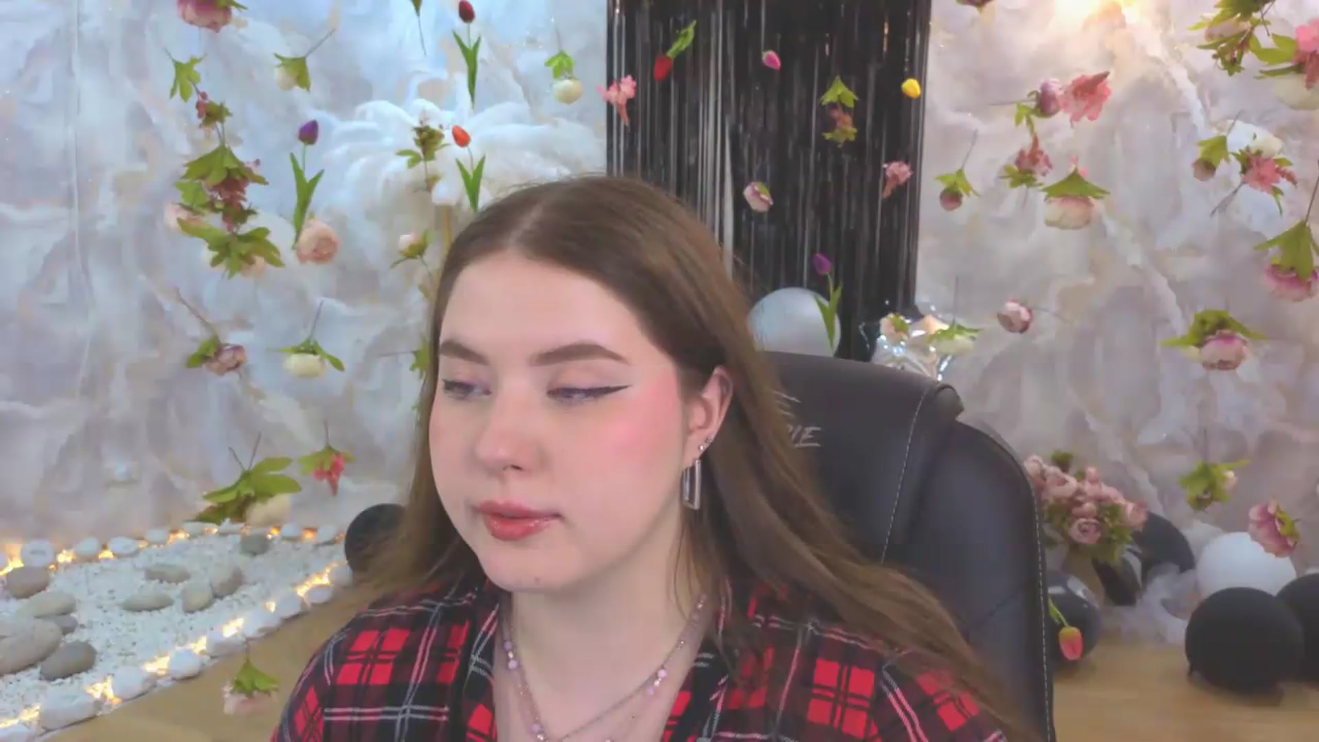Gallery image thumbnail from EnigmaVeil's myfreecams stream on, 07/21/2026, 07:17 image 16 of 20