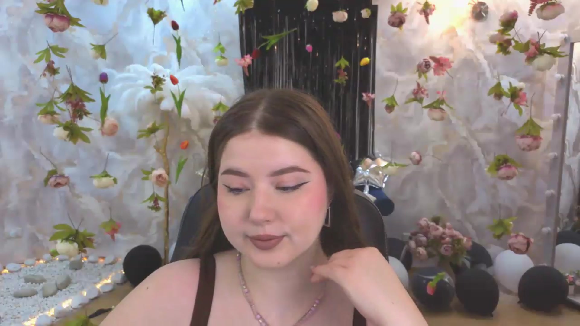 Gallery image thumbnail from EnigmaVeil's myfreecams stream on, 07/22/2026, 04:21 image 6 of 20