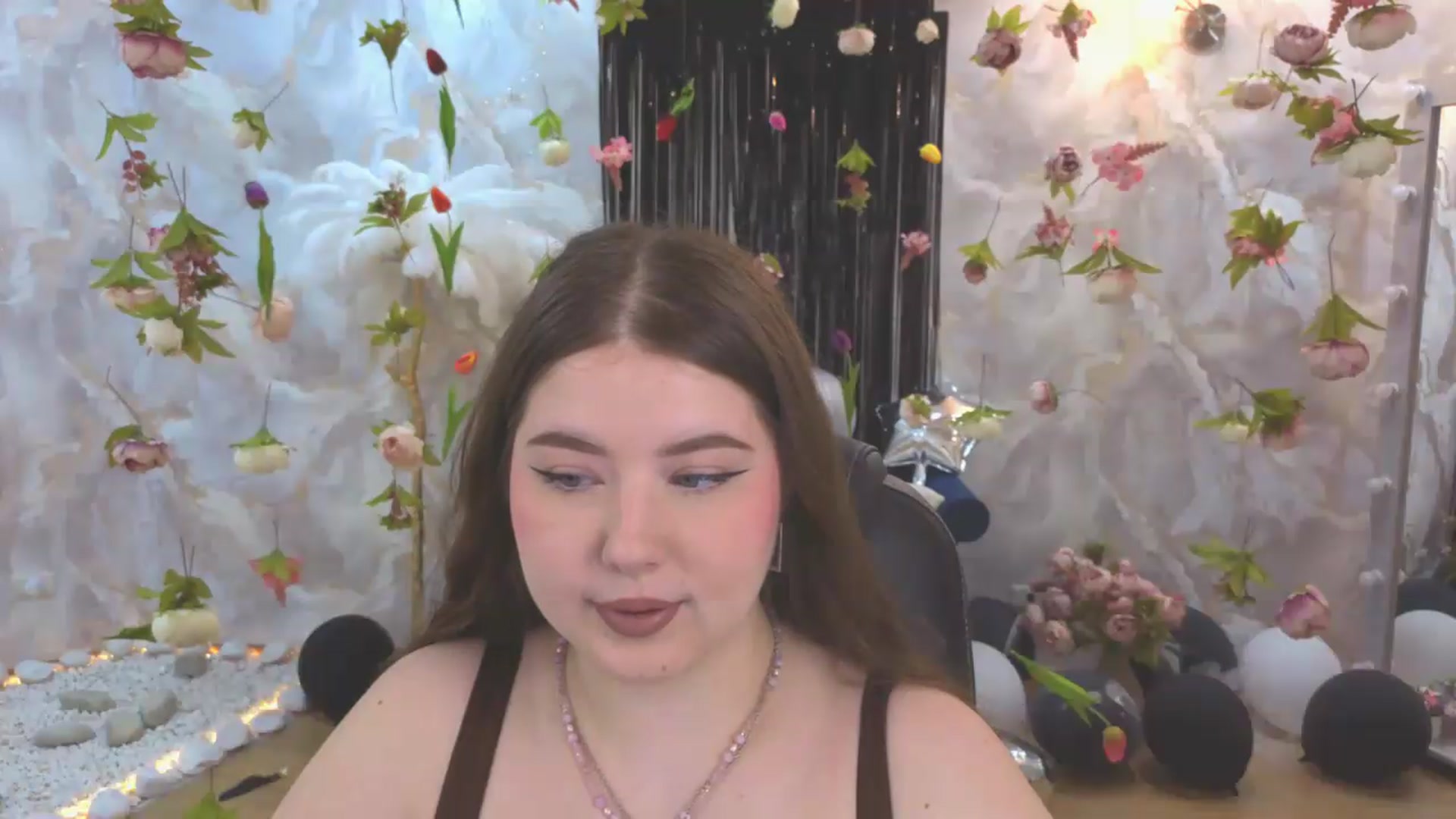 Gallery image thumbnail from EnigmaVeil's myfreecams stream on, 07/22/2026, 04:21 image 15 of 20