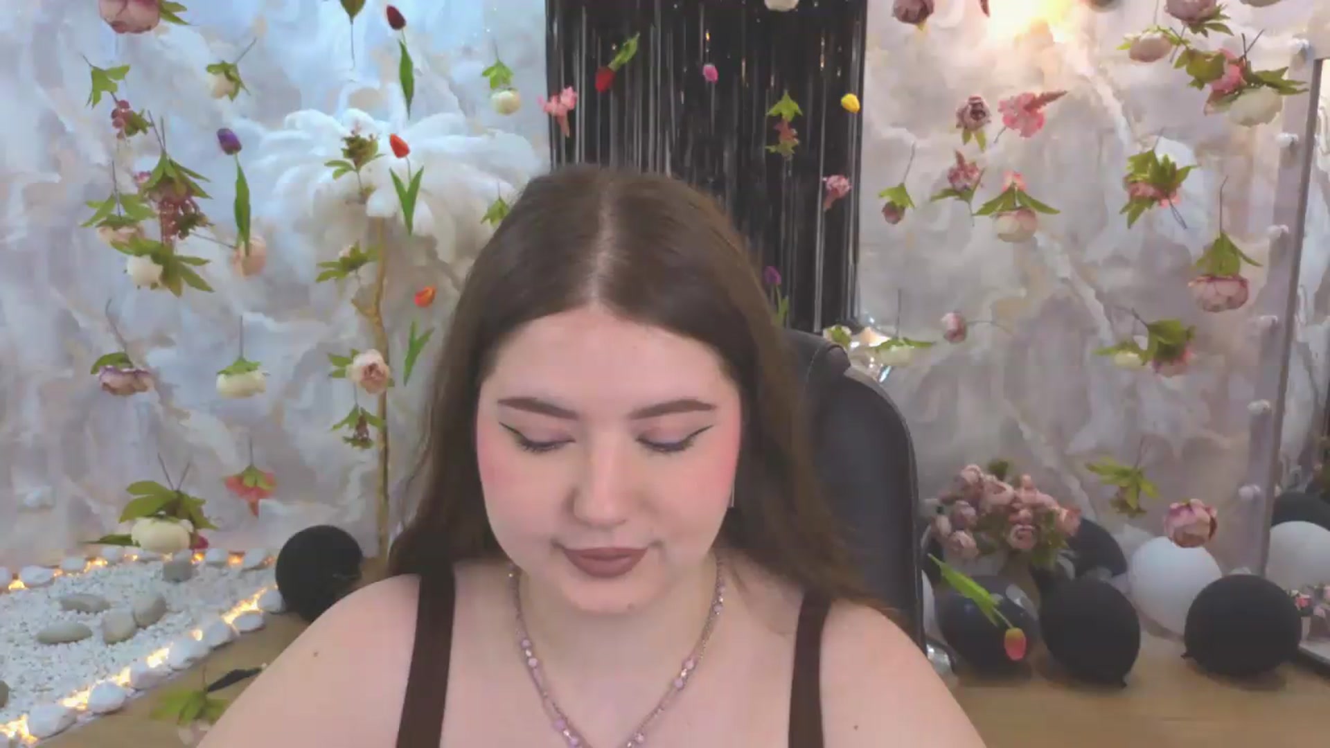 Gallery image thumbnail from EnigmaVeil's myfreecams stream on, 07/22/2026, 04:21 image 18 of 20