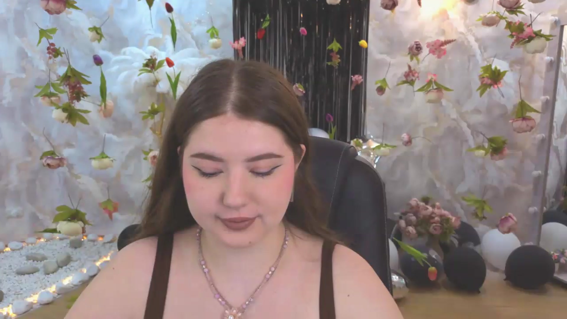 Gallery image thumbnail from EnigmaVeil's myfreecams stream on, 07/22/2026, 04:21 image 19 of 20