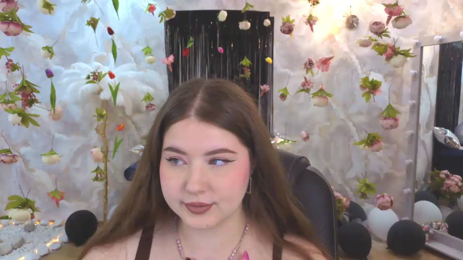 Gallery image thumbnail from EnigmaVeil's myfreecams stream on, 07/22/2026, 05:47 image 6 of 20