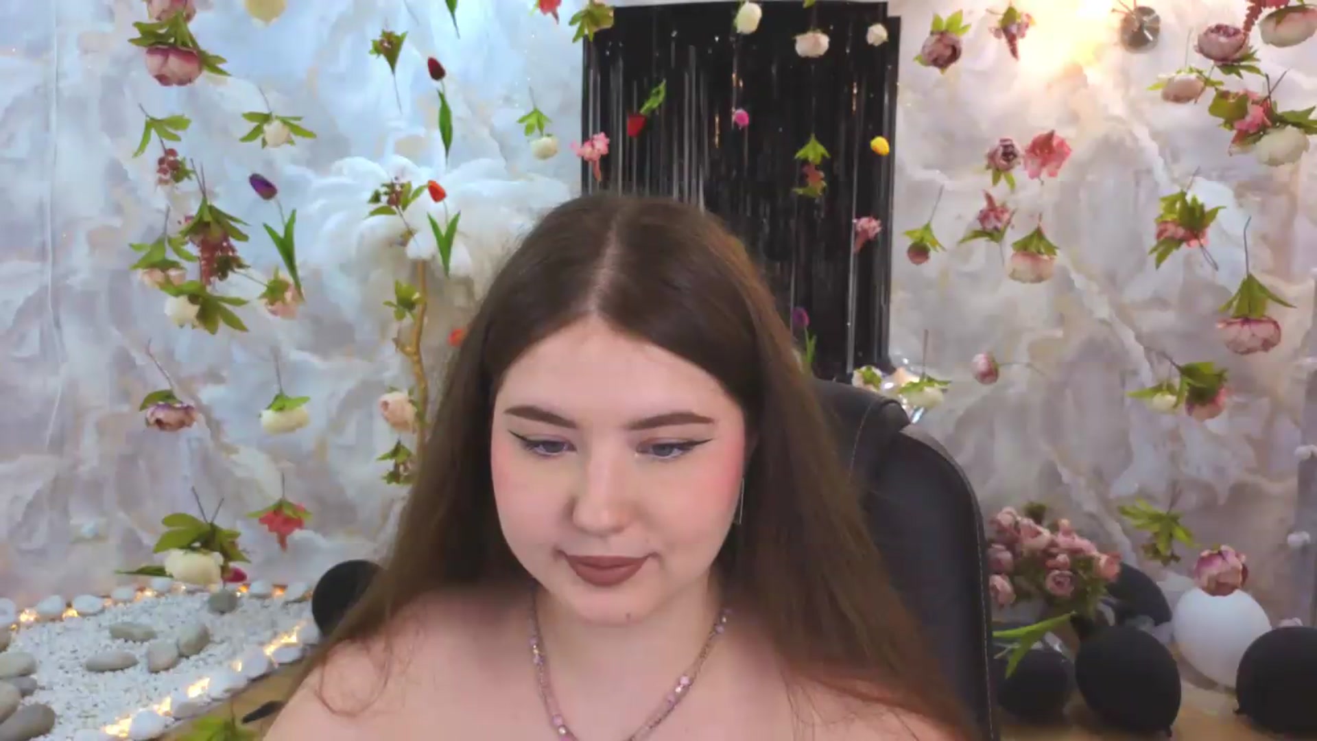Gallery image thumbnail from EnigmaVeil's myfreecams stream on, 07/22/2026, 08:56 image 5 of 20