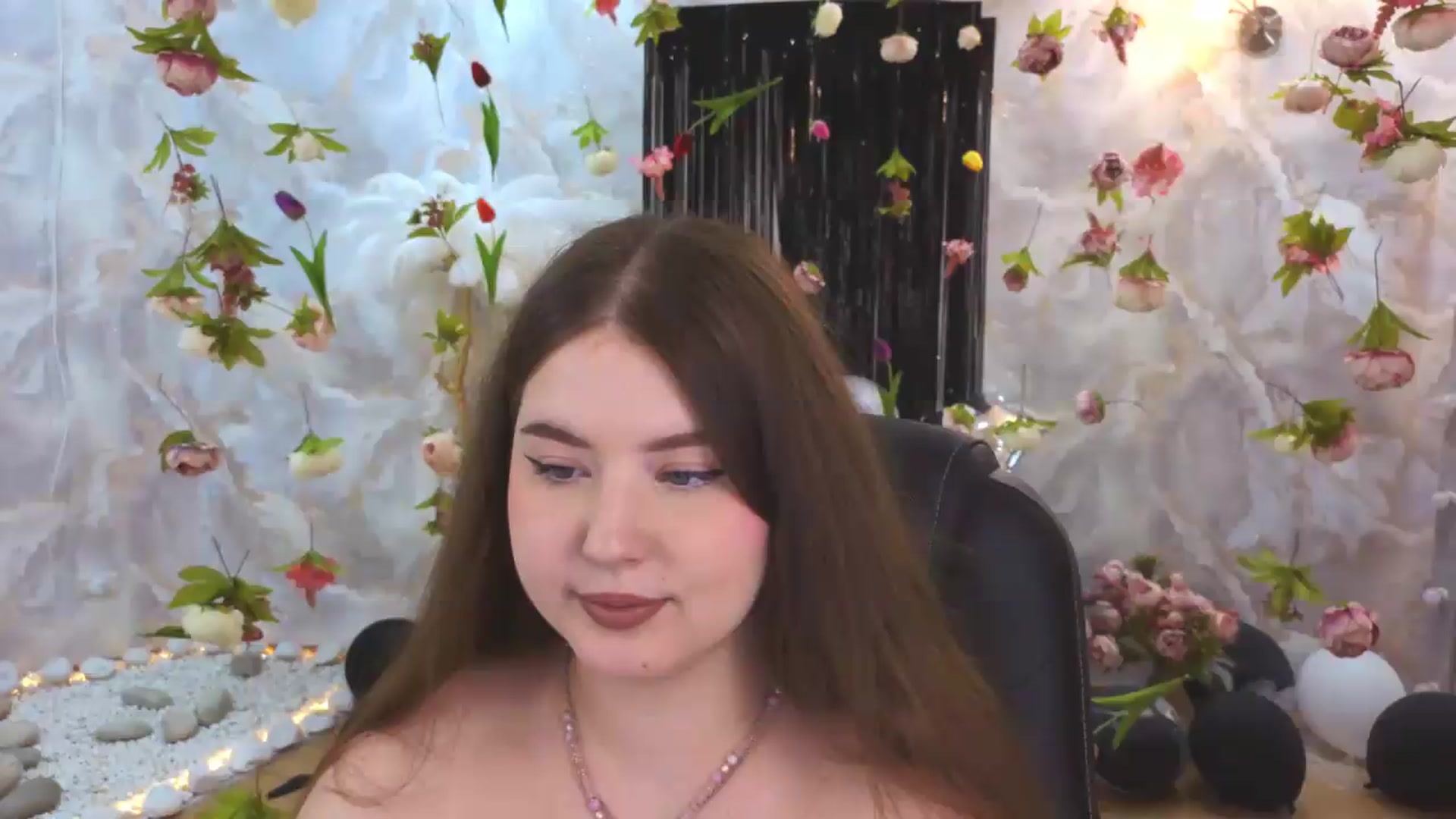Gallery image thumbnail from EnigmaVeil's myfreecams stream on, 07/22/2026, 08:56 image 2 of 20
