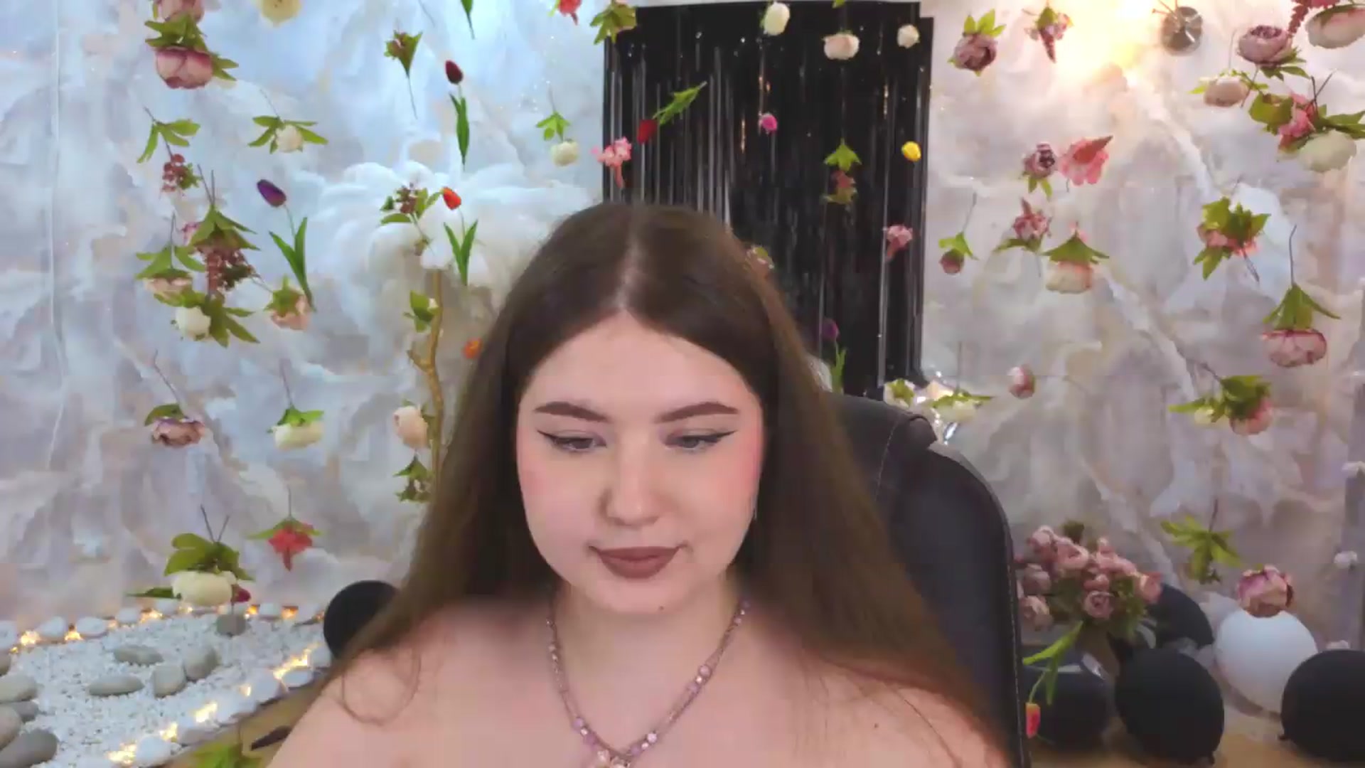 Gallery image thumbnail from EnigmaVeil's myfreecams stream on, 07/22/2026, 08:56 image 6 of 20
