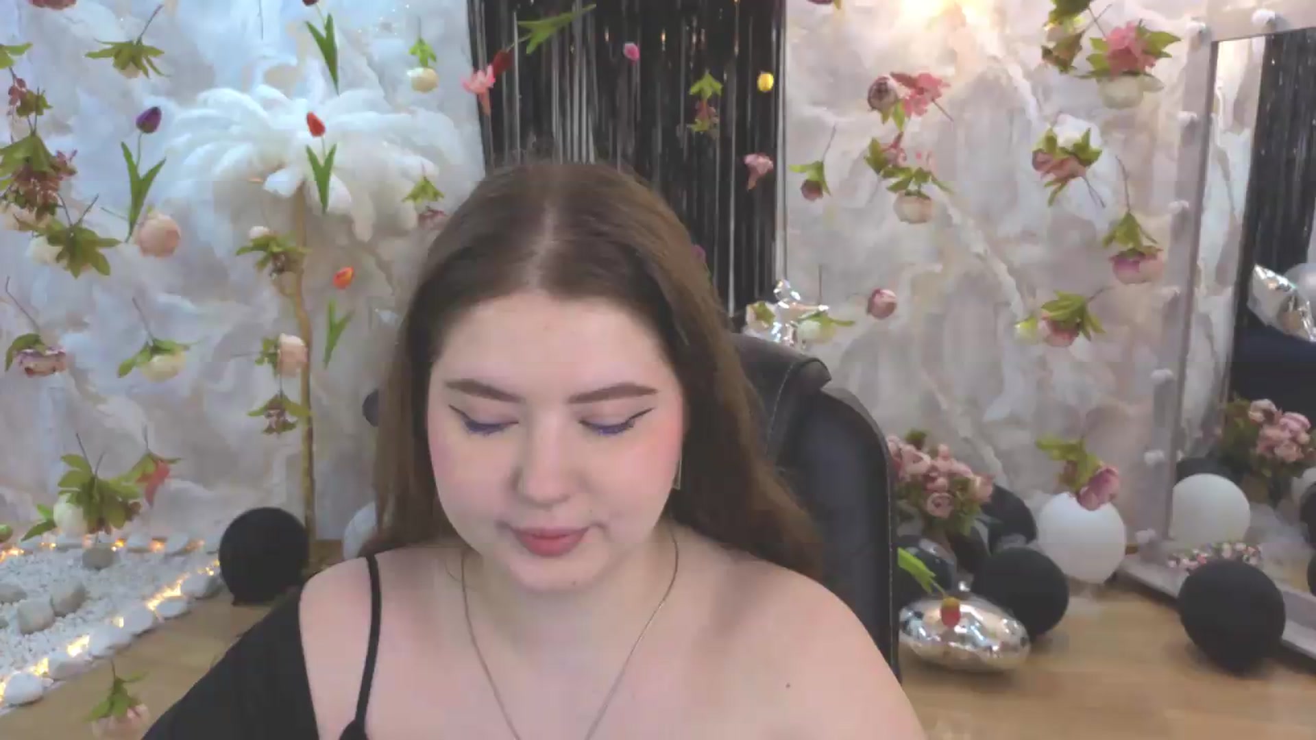 Gallery image thumbnail from EnigmaVeil's myfreecams stream on, 07/27/2026, 03:33 image 15 of 20
