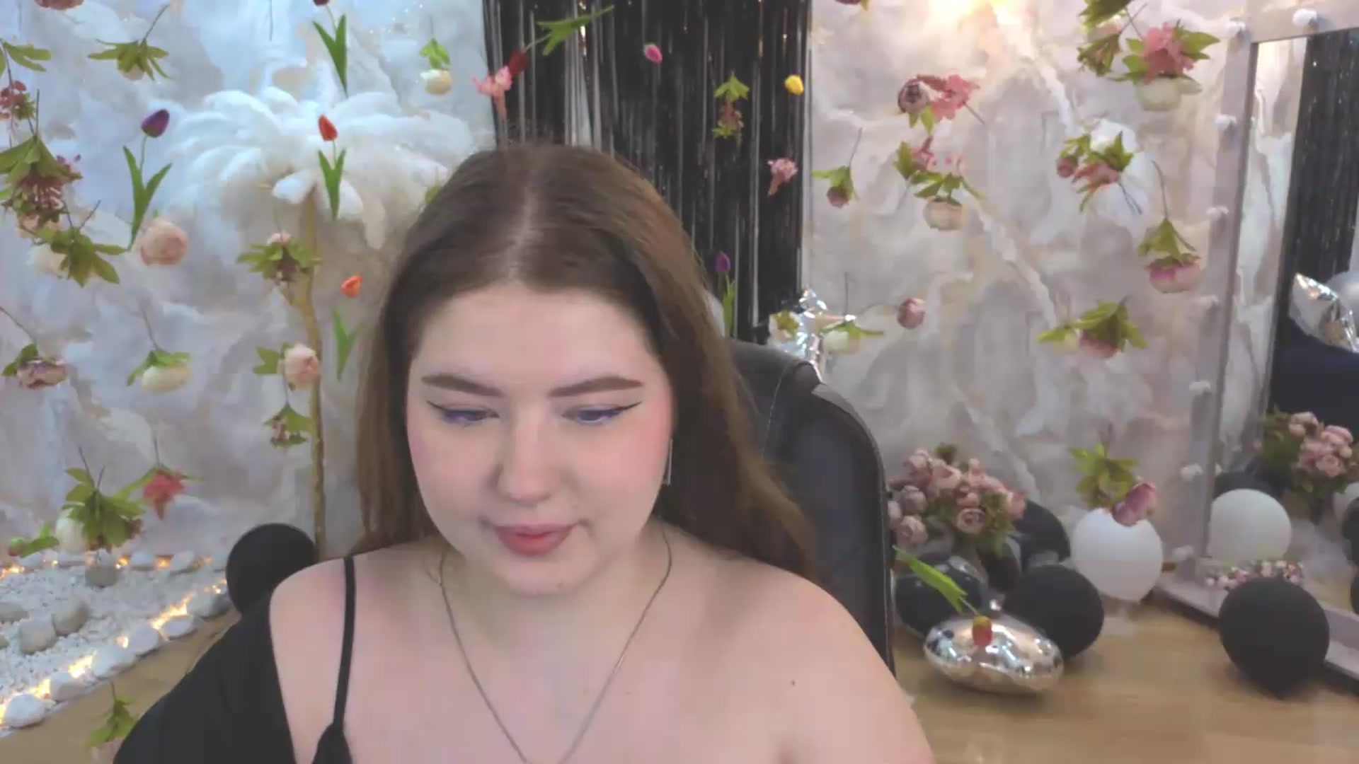 Gallery image thumbnail from EnigmaVeil's myfreecams stream on, 07/27/2026, 03:33 image 14 of 20