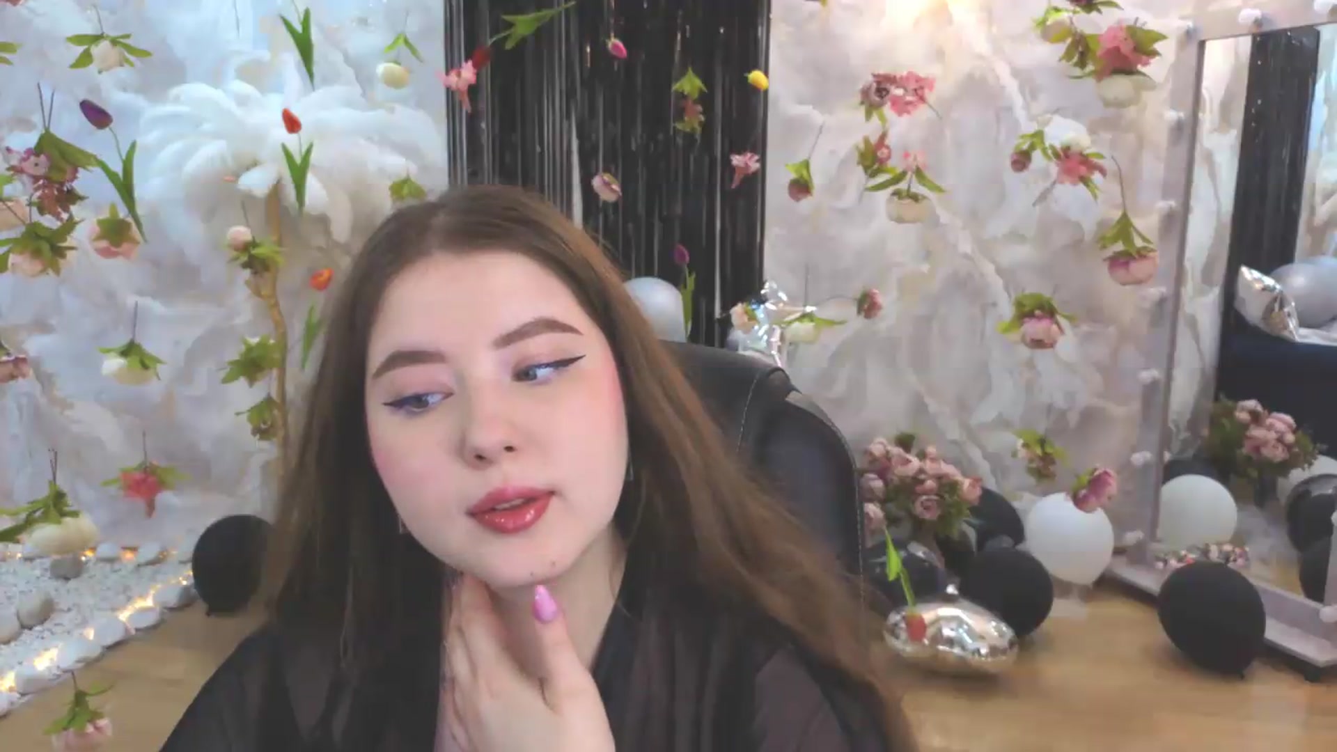 Gallery image thumbnail from EnigmaVeil's myfreecams stream on, 07/27/2026, 05:11 image 19 of 20