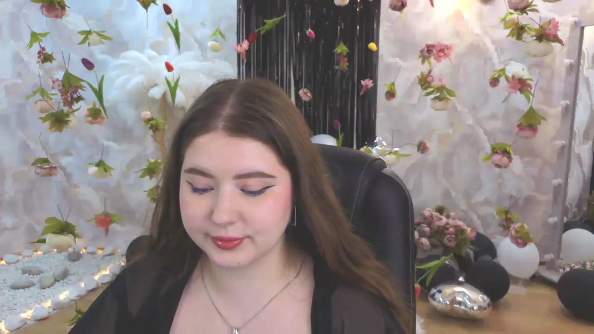 Gallery image thumbnail from EnigmaVeil's myfreecams stream on, 07/27/2026, 05:47 image 15 of 20