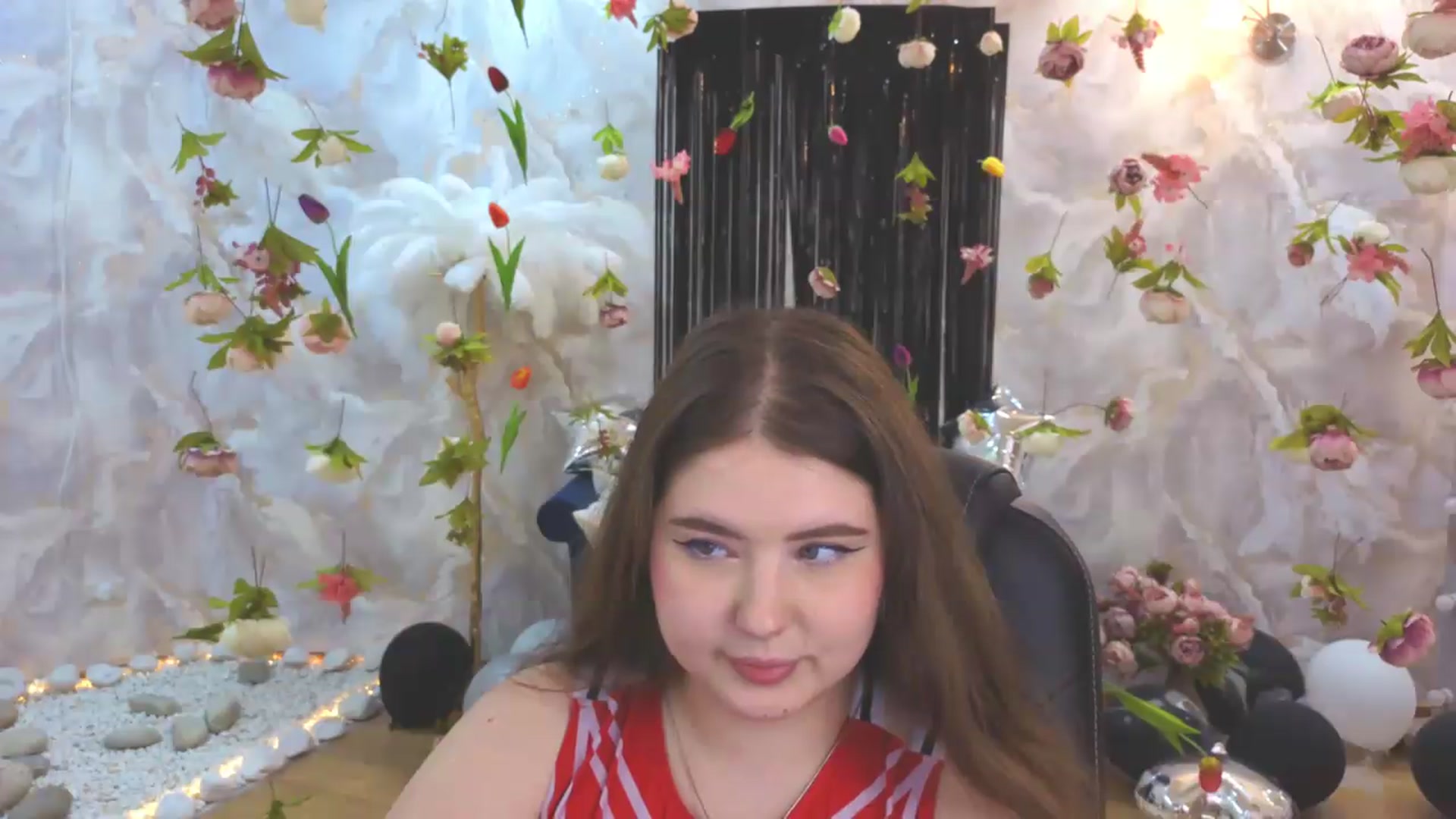 Gallery image thumbnail from EnigmaVeil's myfreecams stream on, 07/27/2026, 09:45 image 15 of 20