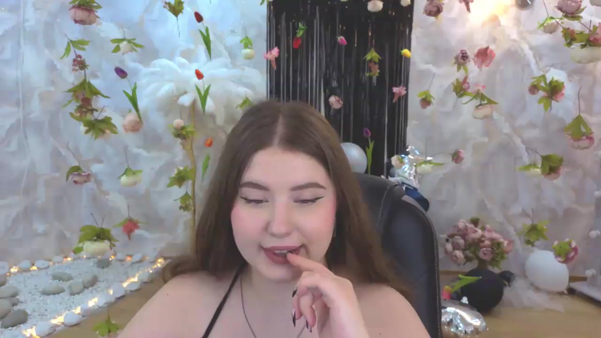 Gallery image thumbnail from EnigmaVeil's myfreecams stream on, 08/04/2026, 07:19 image 9 of 20