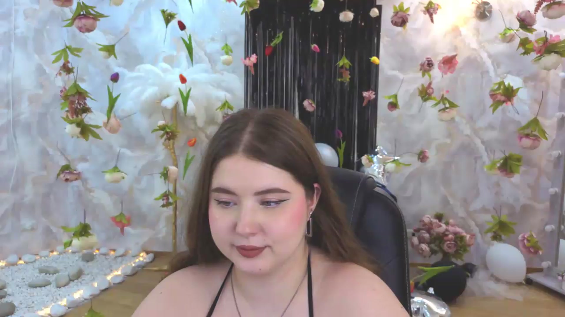 Gallery image thumbnail from EnigmaVeil's myfreecams stream on, 08/04/2026, 11:01 image 5 of 20