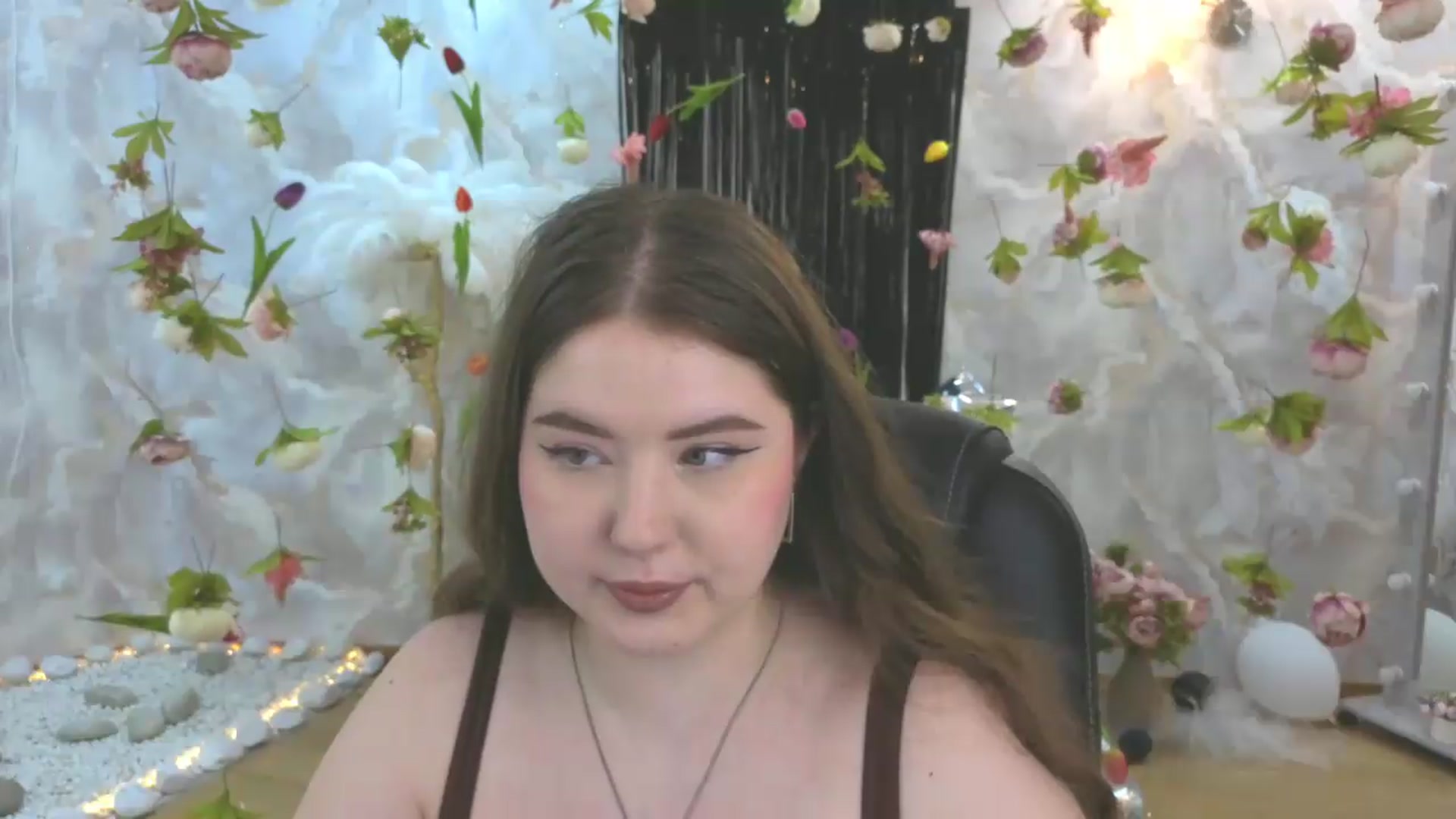 Gallery image thumbnail from EnigmaVeil's myfreecams stream on, 08/05/2026, 05:08 image 20 of 20