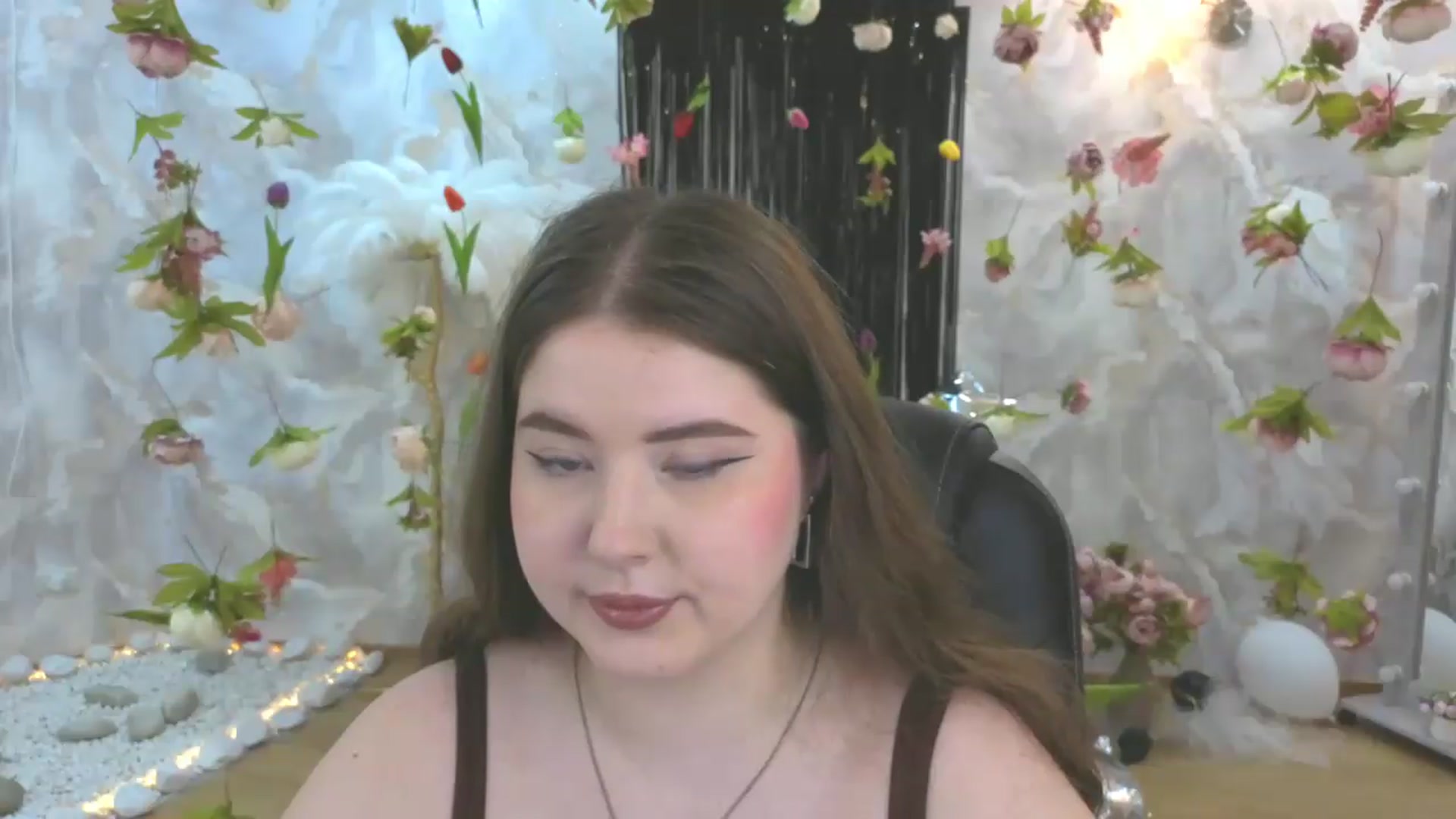 Gallery image thumbnail from EnigmaVeil's myfreecams stream on, 08/05/2026, 05:08 image 17 of 20