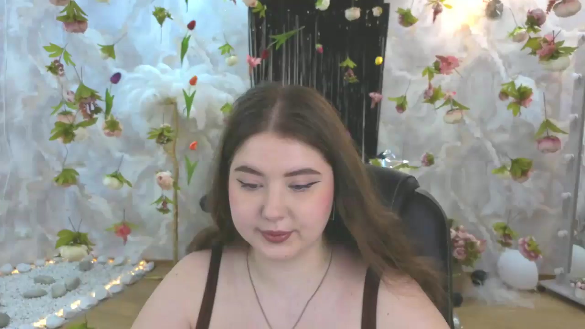 Gallery image thumbnail from EnigmaVeil's myfreecams stream on, 08/05/2026, 05:45 image 1 of 20