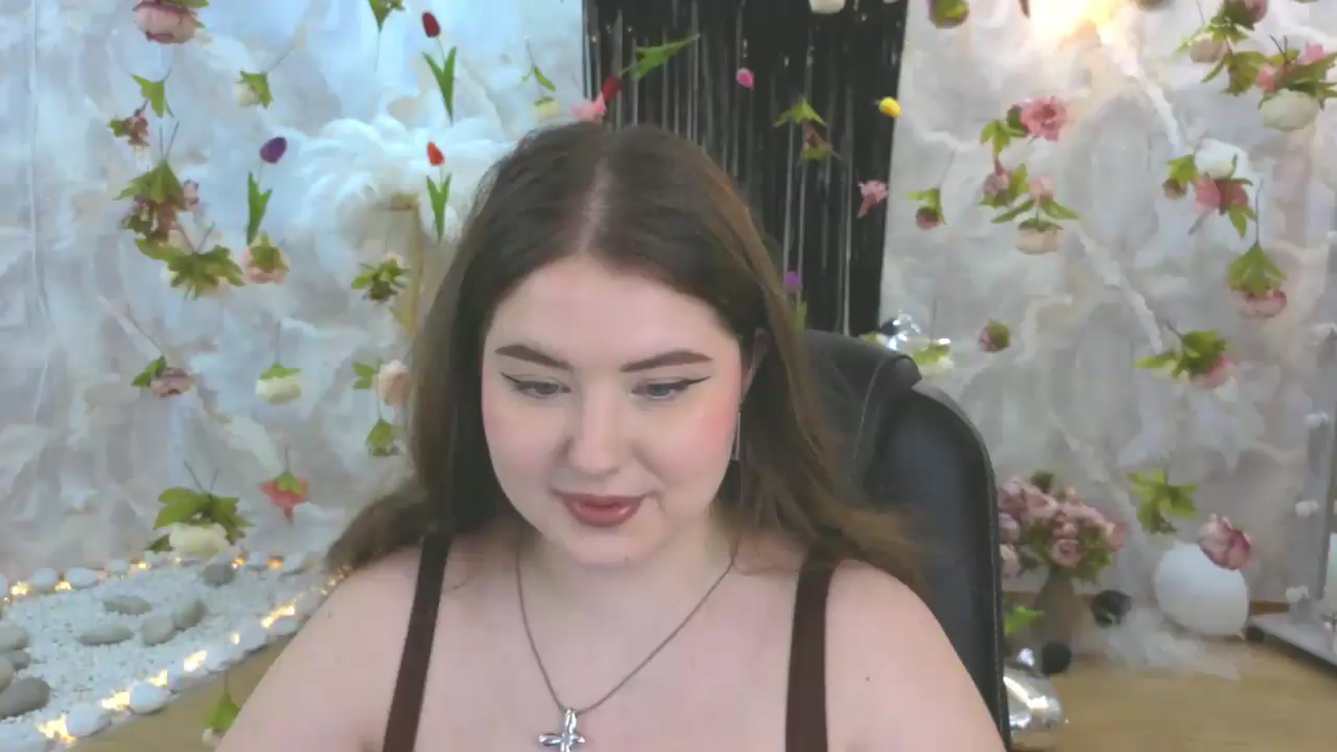 Gallery image thumbnail from EnigmaVeil's myfreecams stream on, 08/05/2026, 05:45 image 16 of 20