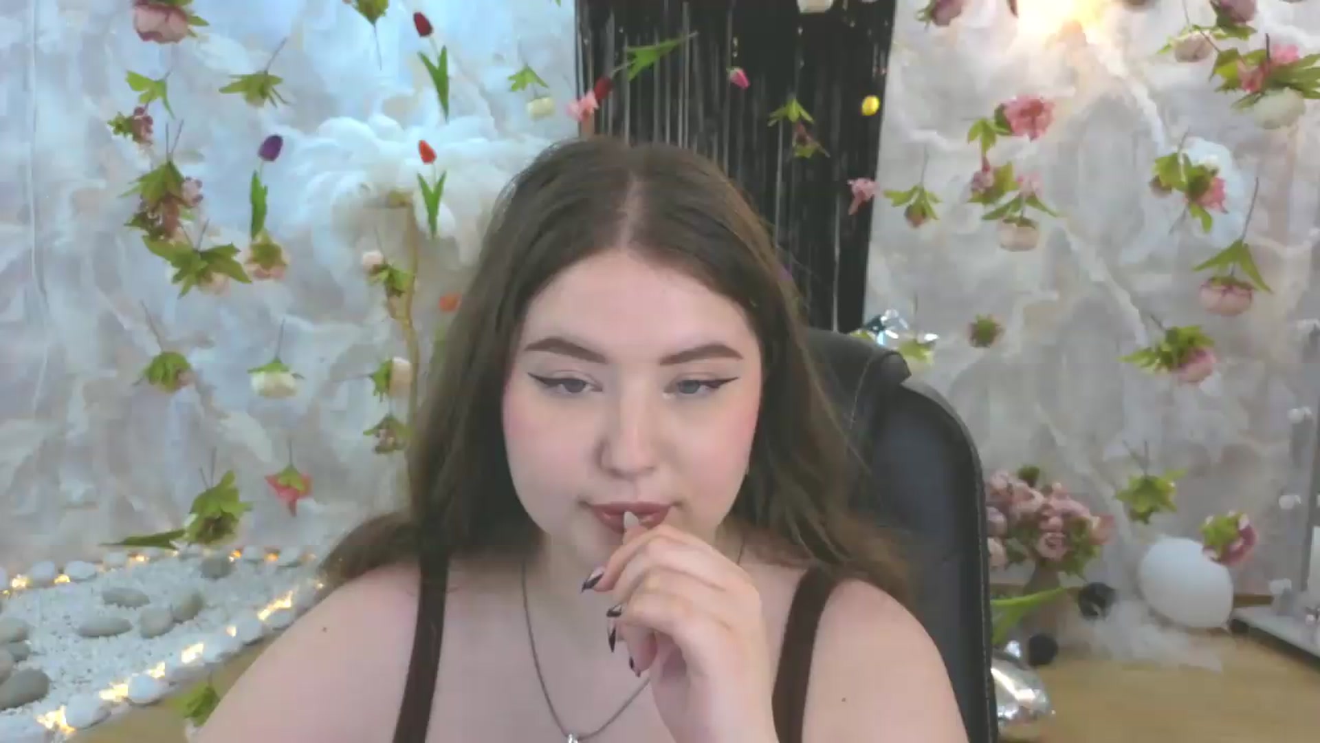 Gallery image thumbnail from EnigmaVeil's myfreecams stream on, 08/05/2026, 05:45 image 13 of 20