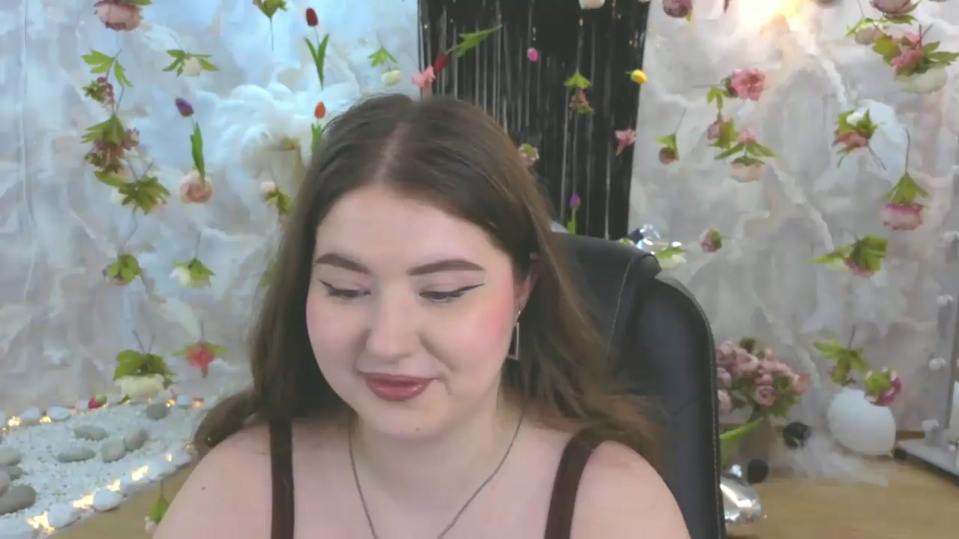 Gallery image thumbnail from EnigmaVeil's myfreecams stream on, 08/05/2026, 05:45 image 12 of 20