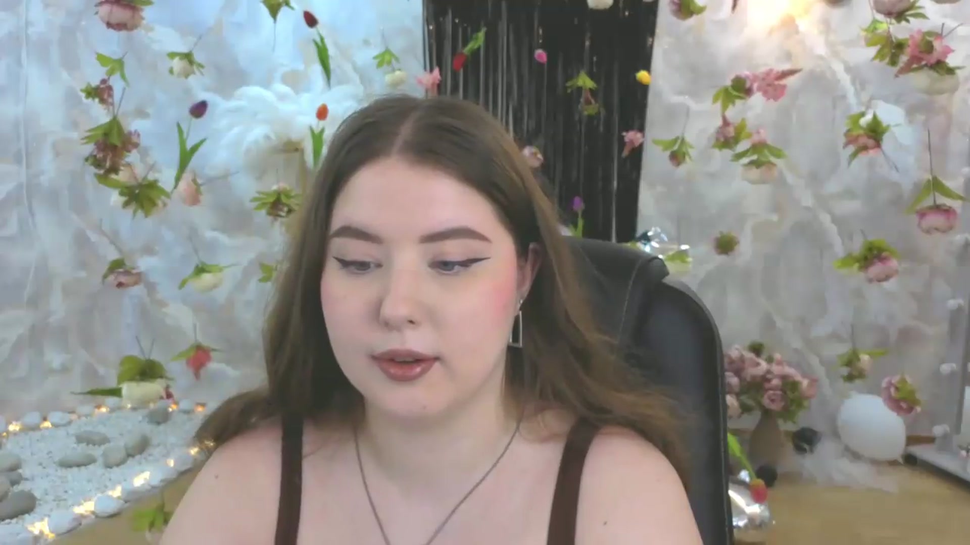 Gallery image thumbnail from EnigmaVeil's myfreecams stream on, 08/05/2026, 05:45 image 15 of 20