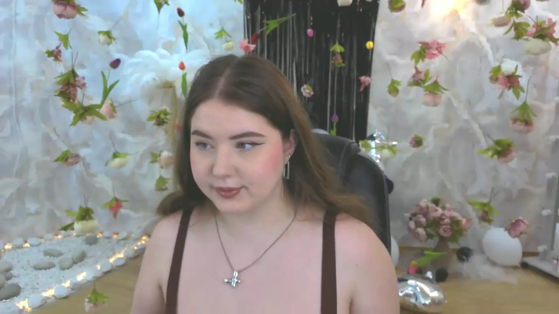 Gallery image thumbnail from EnigmaVeil's myfreecams stream on, 08/05/2026, 05:45 image 17 of 20