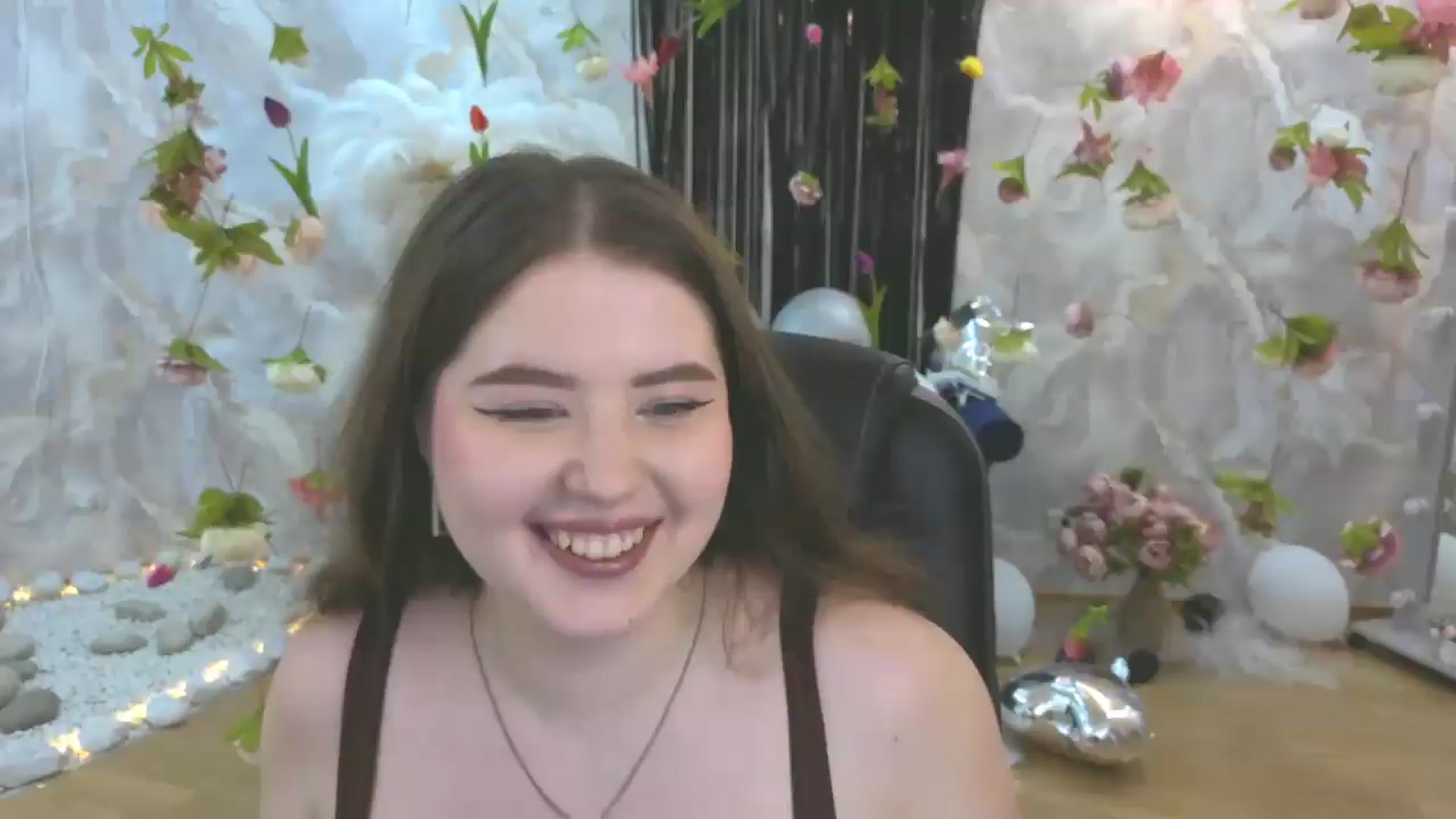 Gallery image thumbnail from EnigmaVeil's myfreecams stream on, 08/05/2026, 07:46 image 15 of 20