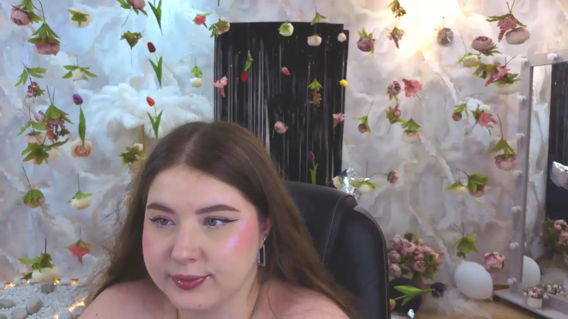 Gallery image thumbnail from EnigmaVeil's myfreecams stream on, 08/06/2026, 23:41 image 18 of 20