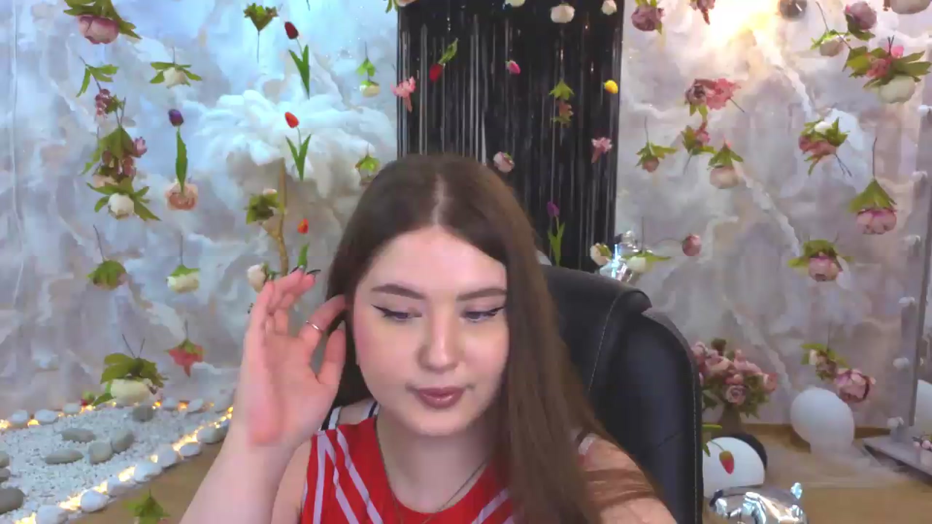 Gallery image thumbnail from EnigmaVeil's myfreecams stream on, 08/10/2026, 04:04 image 5 of 20