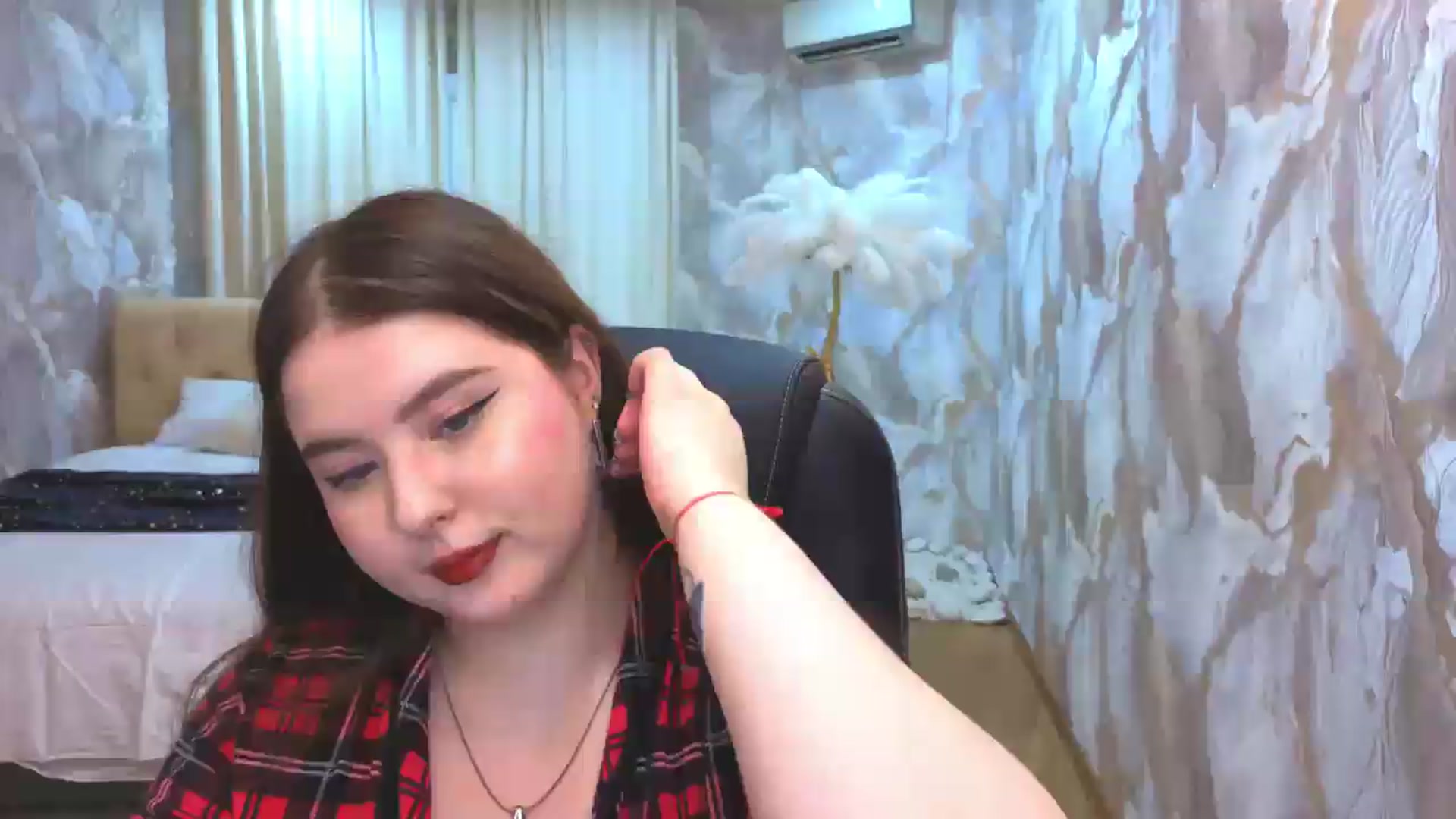 Gallery image thumbnail from EnigmaVeil's myfreecams stream on, 08/12/2026, 10:19 image 18 of 20