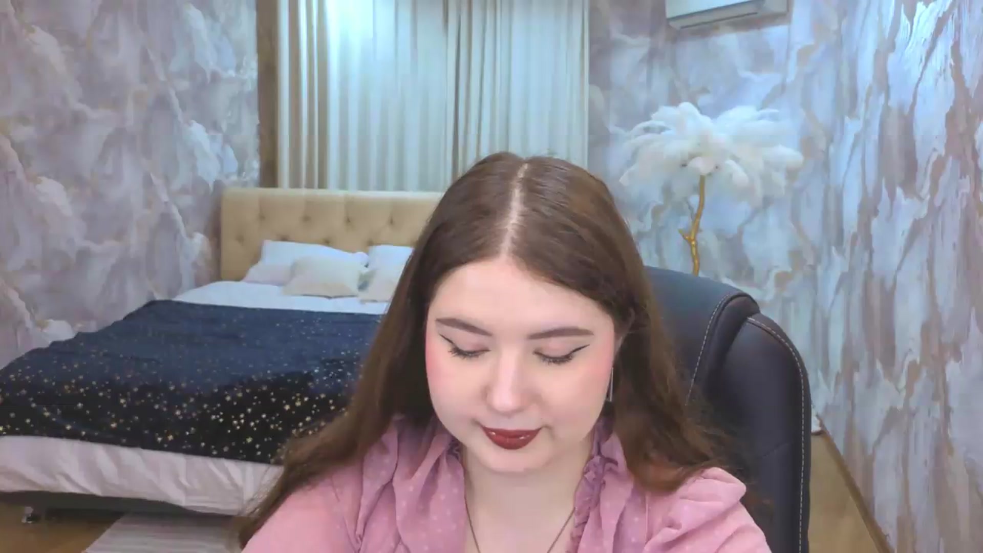 Gallery image thumbnail from EnigmaVeil's myfreecams stream on, 08/14/2026, 21:02 image 17 of 20
