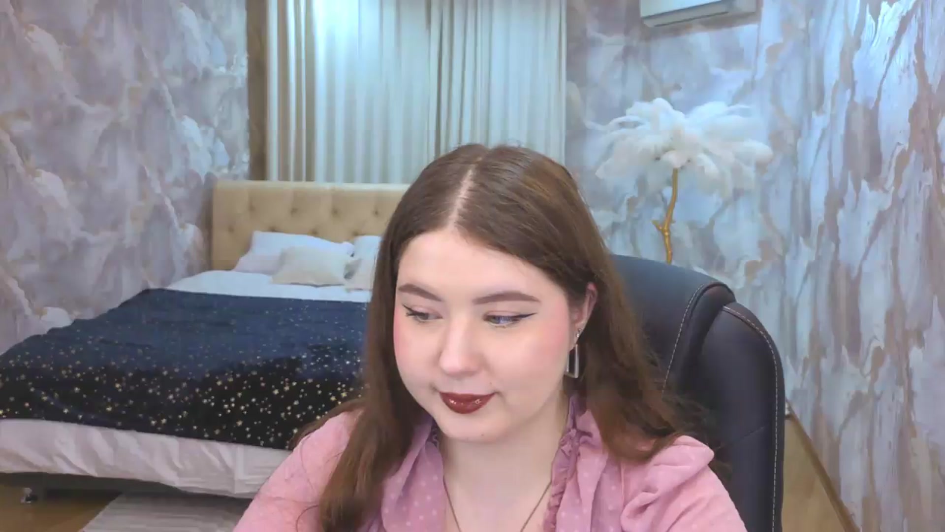 Gallery image thumbnail from EnigmaVeil's myfreecams stream on, 08/14/2026, 21:02 image 14 of 20