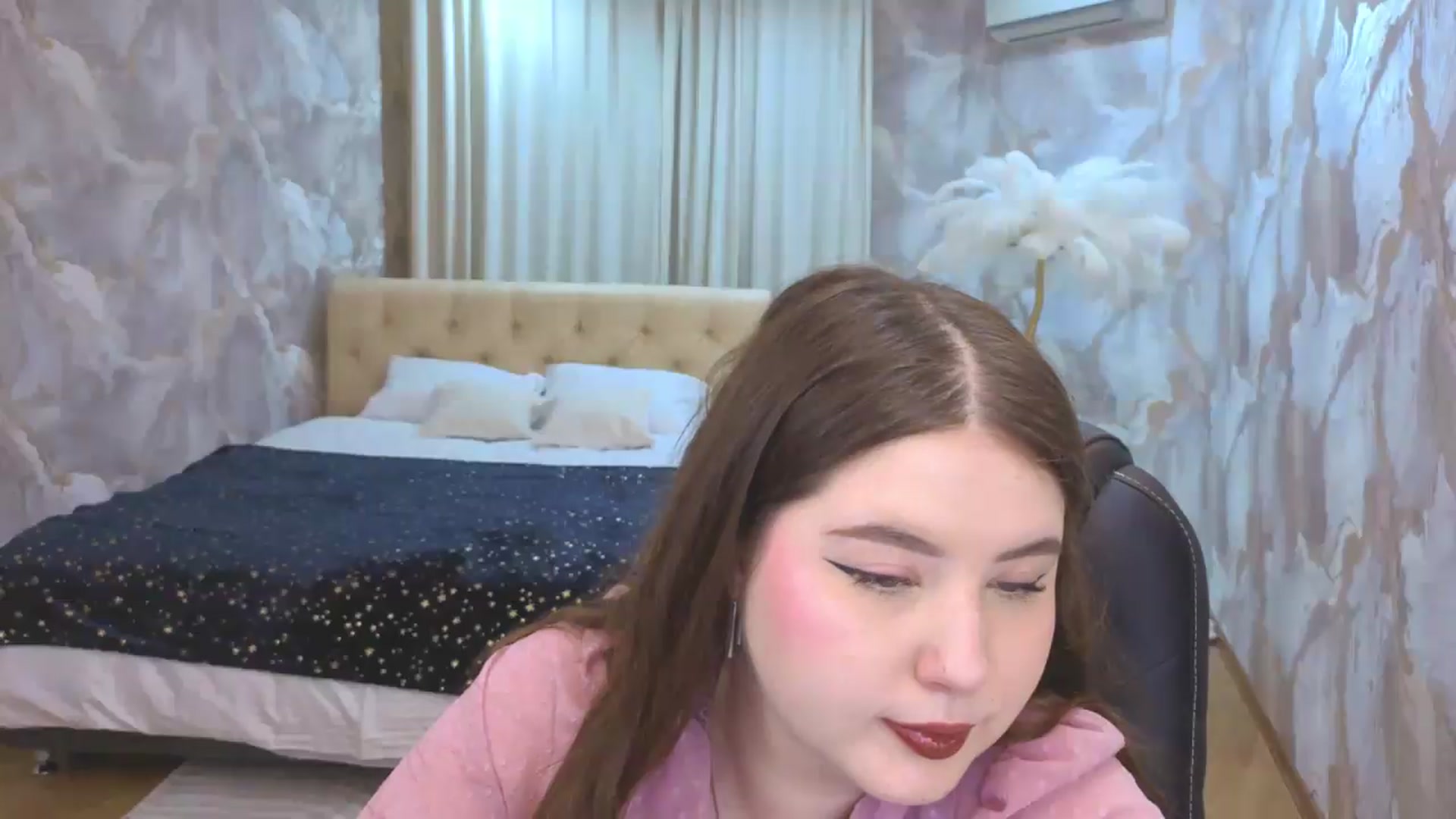Gallery image thumbnail from EnigmaVeil's myfreecams stream on, 08/14/2026, 21:02 image 15 of 20