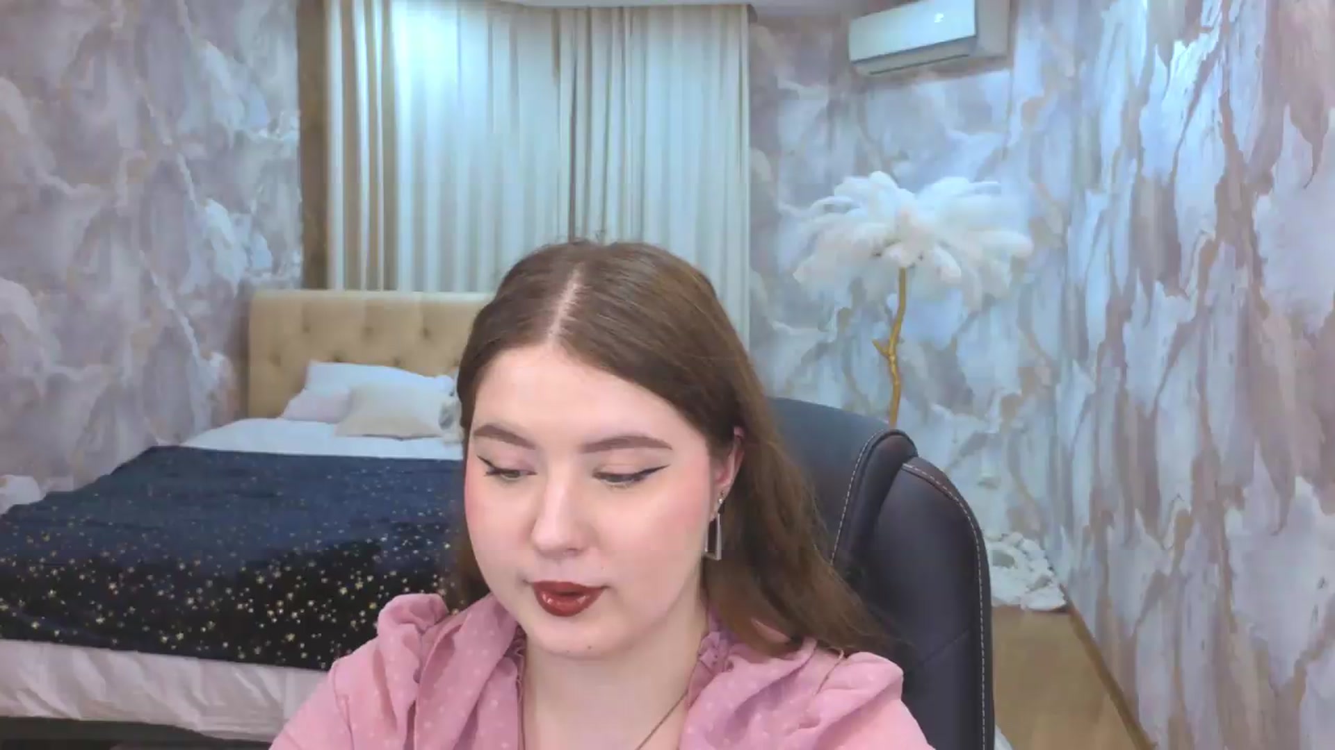 Gallery image thumbnail from EnigmaVeil's myfreecams stream on, 08/14/2026, 22:23 image 9 of 20