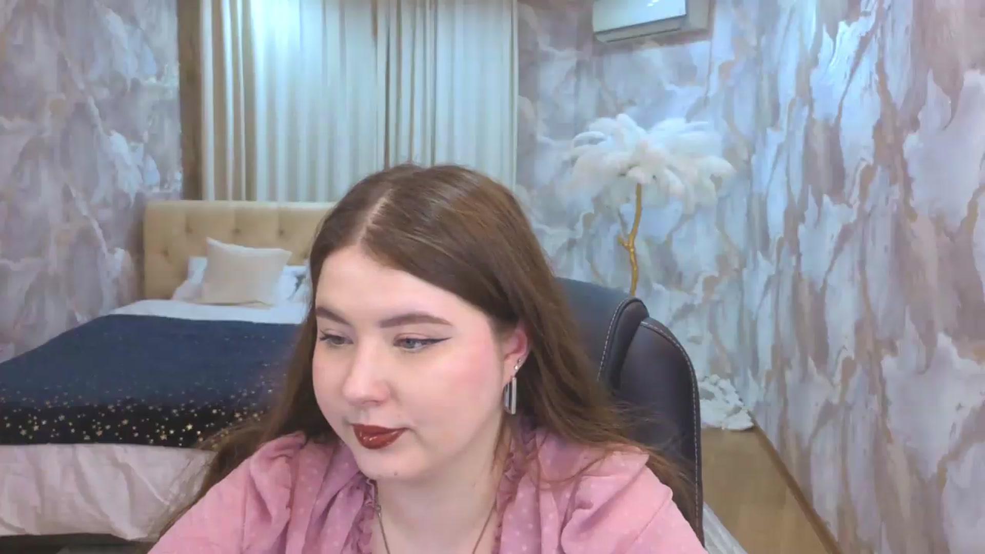 Gallery image thumbnail from EnigmaVeil's myfreecams stream on, 08/15/2026, 24:58 image 14 of 20