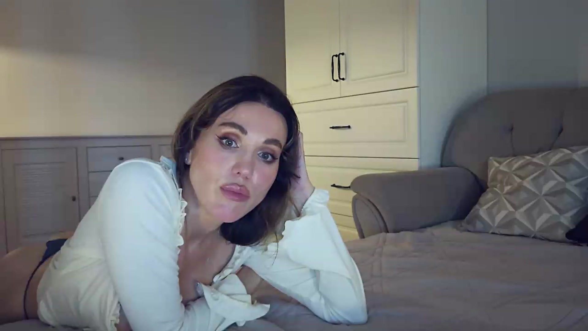 Gallery image thumbnail from EnigmaWine's myfreecams stream on, 07/12/2026, 08:23 image 4 of 20