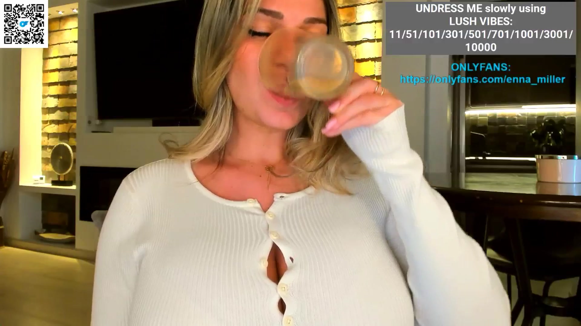 Gallery image thumbnail from Enna_Miller's myfreecams stream on, 04/19/2025, 14:00 image 7 of 20
