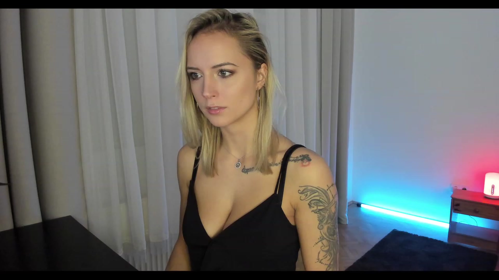Gallery image thumbnail from Enncandy's myfreecams stream on, 12/20/2022, 07:18 image 4 of 20