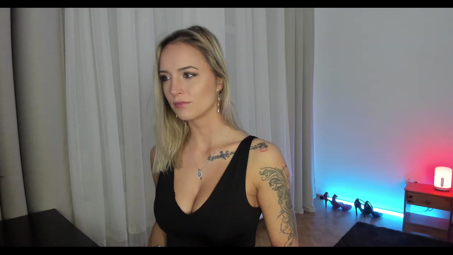 Gallery image thumbnail from Enncandy's myfreecams stream on, 12/28/2022, 17:30 image 11 of 20