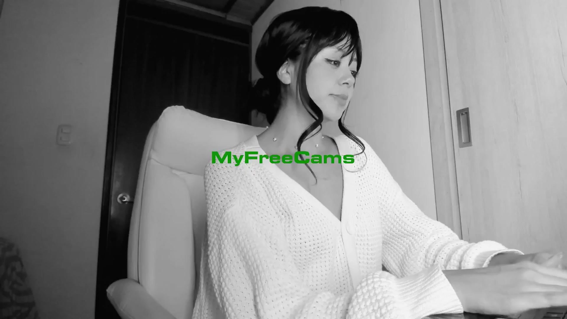 Gallery image thumbnail from Ephemeral's myfreecams stream on, 08/07/2025, 24:01 image 2 of 20